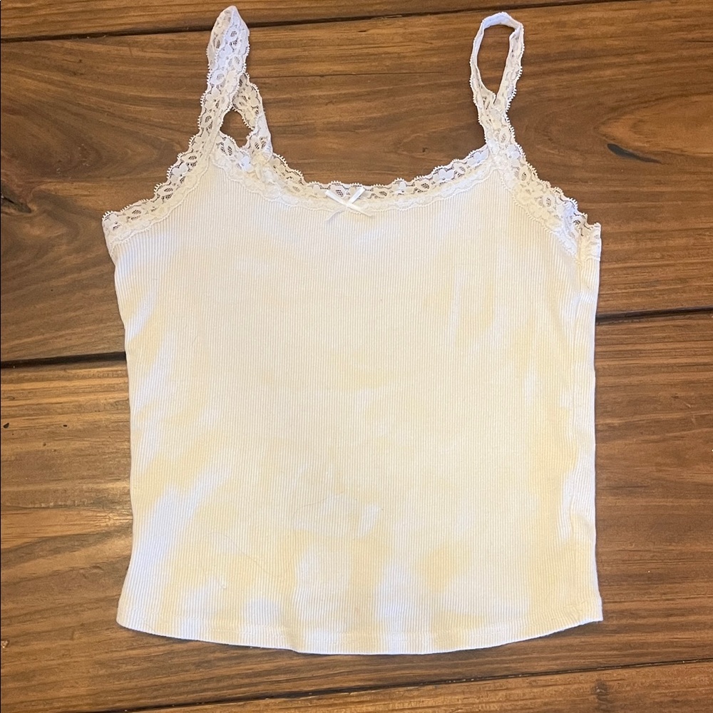 Hollister white Lace trimmed cropped cami